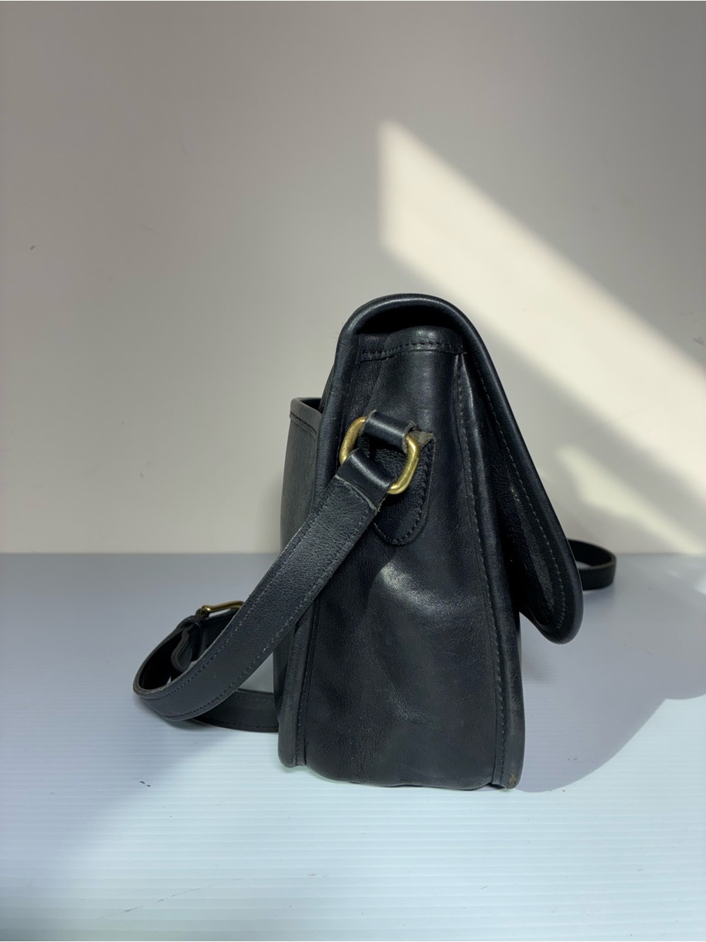 Vintage Coach City Bag Black Leather Brass Turnlock Crossbody Shoulder Bag - Picture 4 of 13